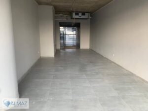 98,000 ج.م *مكتب فاضي للايجار في مول في التجمع الخامس* بالقرب من مناطق حيوية وخدمات التجمع الخامس. أمن وحراسة: بوابات مؤمنة وحراسة وكاميرات 24 ساعة. مساحات خضر