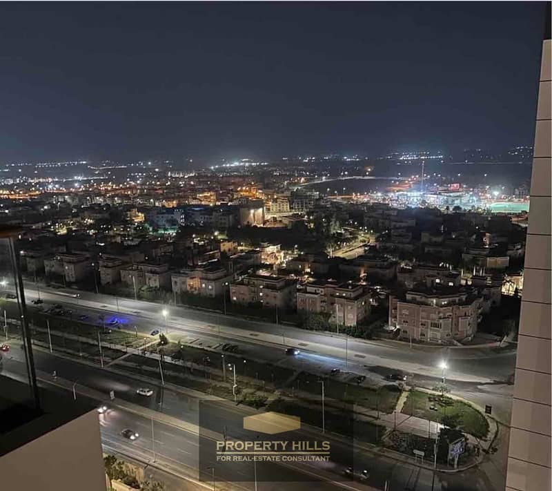 استلم فورا شقة 3 غرف تشطيب فاخر مع تكيفات  بخدمات فندقية بجانب مول العرب 0