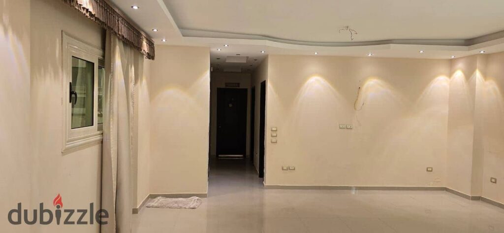 للإيجار بالمطبخ بعائلي المجاورة العاشرة بالتجمع الأول شقة 160م دور أول سوبر لوكس 0