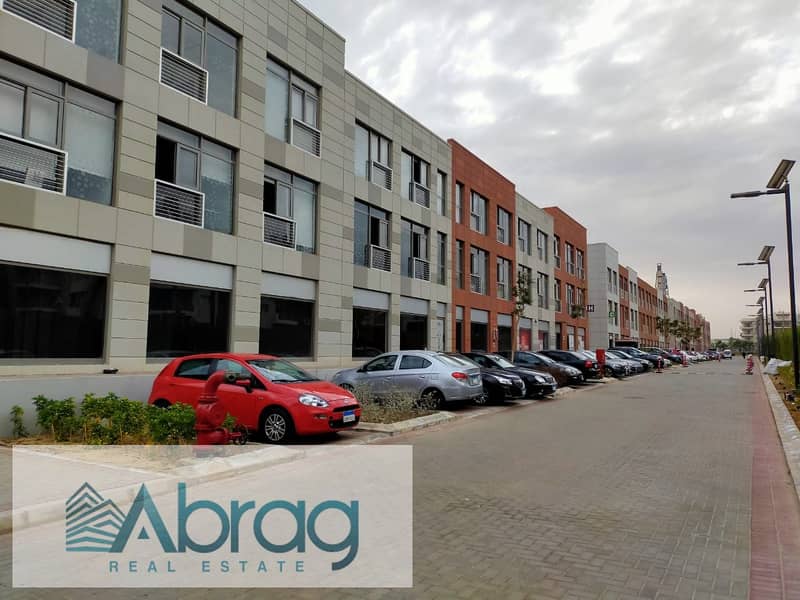 عيادة 60 م للبيع بالتشطيب في الكورتيارد ذا ادريس الشيخ زايد 0