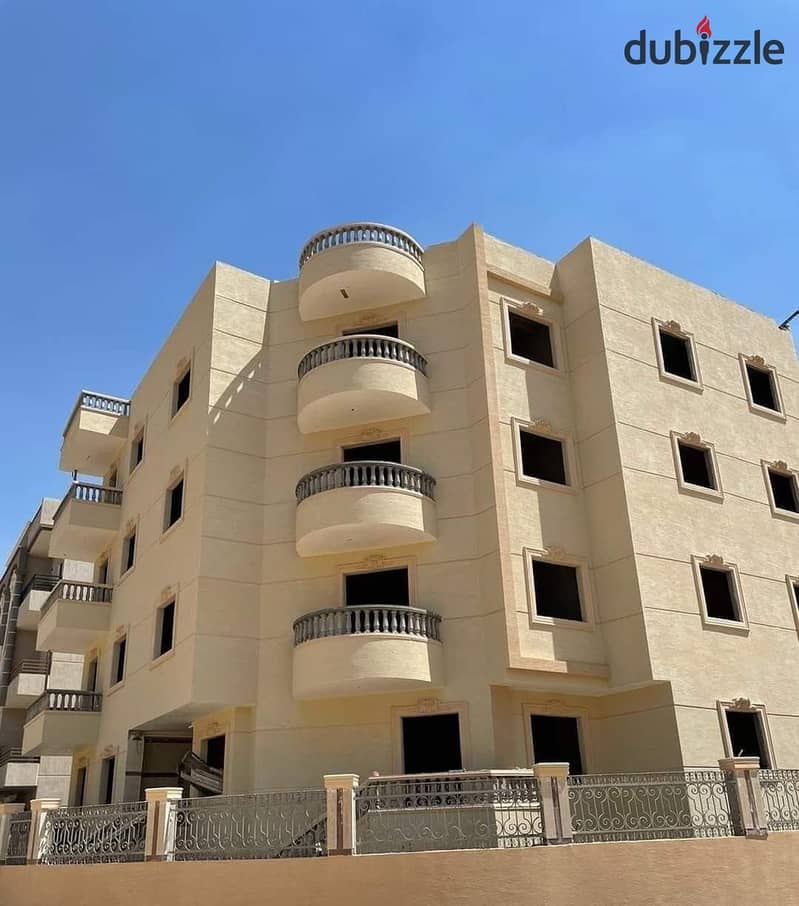 بسعر مميز شقة 165م استلام فوري نصف تشطيب حدائق اكتوبر اميز لوكيشن السياحية ( أ ) بجوار جميع الخدمات 0