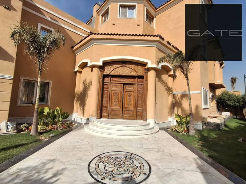 قصر للبيع مميز بمساحه كبيره جدا علي أميز لوكيشن بالكومبوند على الجولف في رويال ميدوز الشيخ زايد متشطبة الترا سوبر لوكس 0