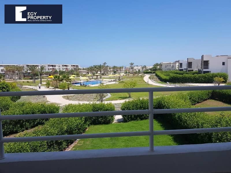 بِموقع خيالي شقة مشتطبة و مفروشة بالكامل للبيع في امواج - الساحل الشمالي 0