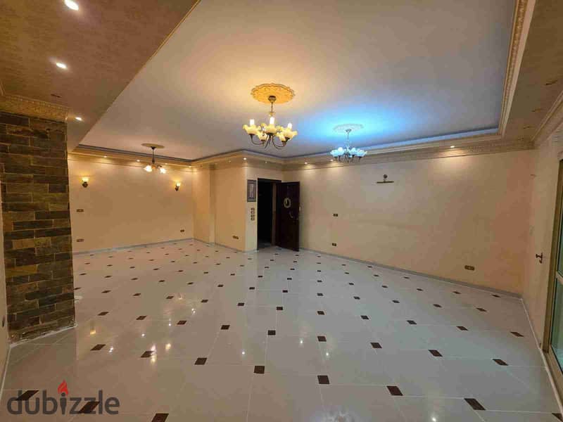 شقه للايجار بالمطبخ والتكيبفات بالتجمع الخامس بالقرب من المدرسه المصريه 0