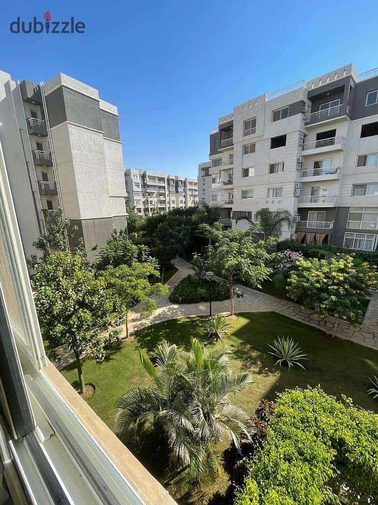 شقه مميزه للبيع بمدينتي b10 0