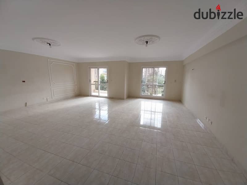 شقة ايجار قانون 180m في الرحاب 0