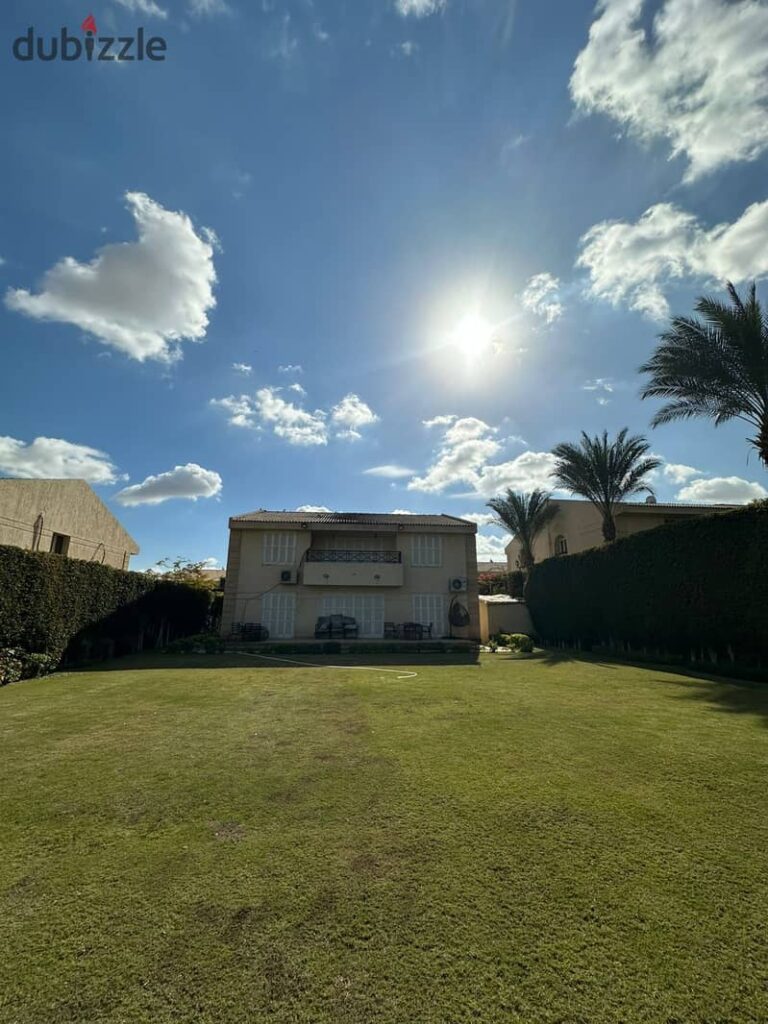 فيلا مستقله بالفرش والتكيفات للايجار صف اول جولف كموند الربوه الشيخ زايد 0