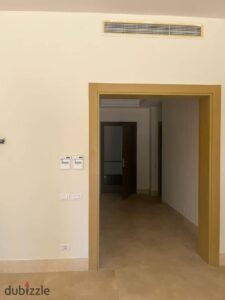 6,000,000 ج.م شقة متشطبة بالتكييفات والمطبخ في بيفرلي هيلز بموقع مميز واستلام فوري اليجريا