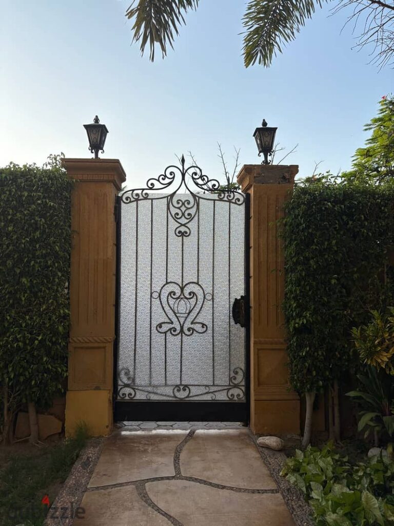 توين هاوس متشطب بالتكييفات والمطبخ مباشره علي الجولف استلام فوري في الربوه و بجوار اليجريا بيفرلى هيلز وبالقرب من أركان بلازا 0