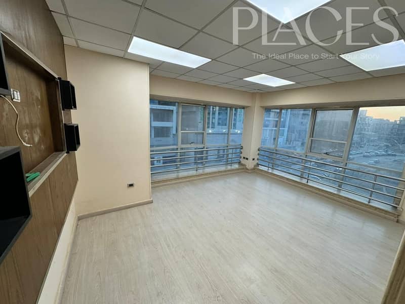 مقر إداري للإيجار تشطيب كامل في مبنى إداري مخصص للشركات علي التسعين الشمالي - New Cairo مساحه 350 متر 0