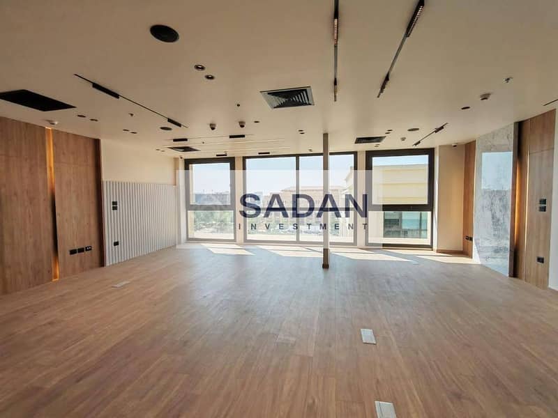 مكتب للبيع باقل سعر متر في الحي المالي العاصمة الادارية بجوار مبني البريد المصري متشطبة بالتكييفات 0