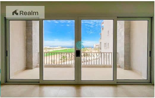 شقة غرفتين متشطبة جاهزة للسكن الفوري بفيو بانورامي للجولف مع البحر للبيع في سوما باي 0