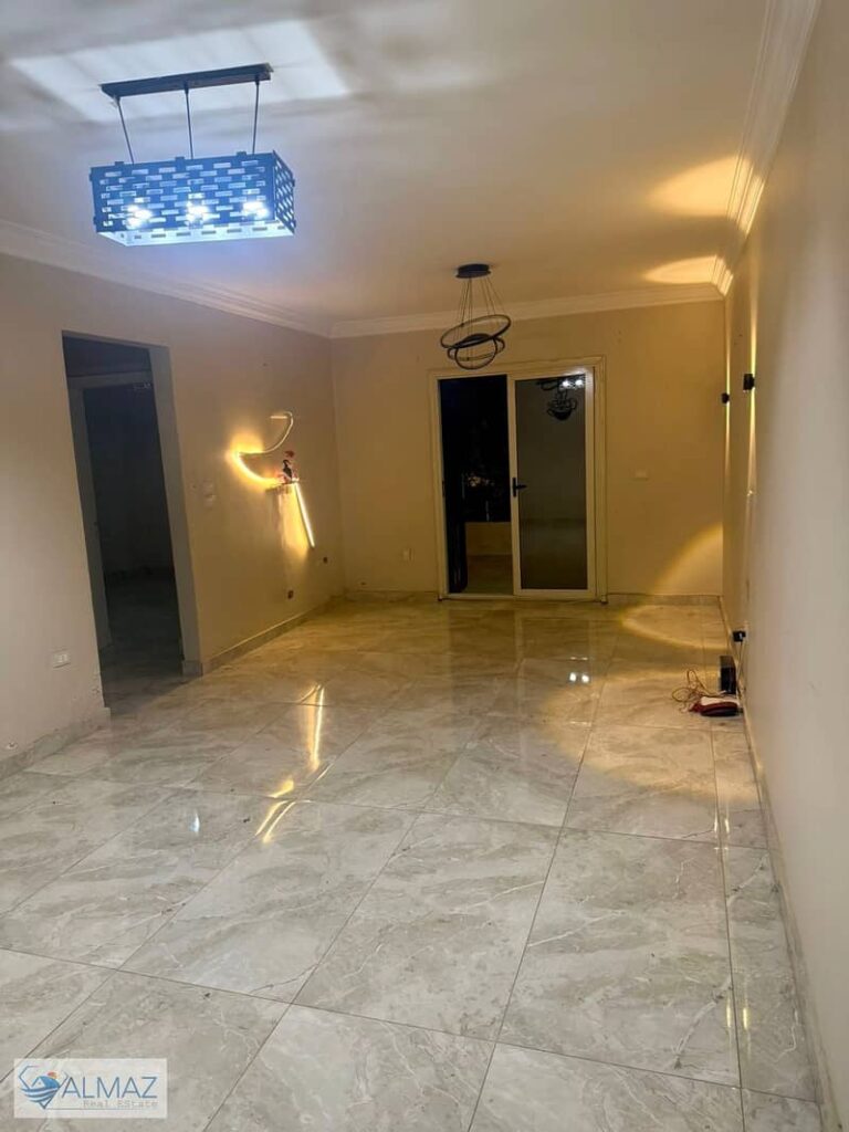 شقة فاضية بجاردينيا سيتي زون 5 خطوات من الخدمات  قريب من شارع عباس العقاد والمحاور الرئيسية لمدينة نصر. خدمات متكاملة: سوبرماركت، مطاعم، كافيهات، مراك 0