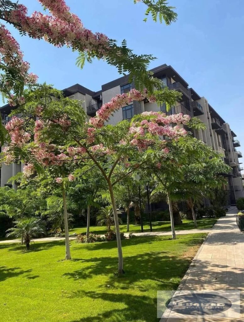 للبيع اميز ارضي بحديقه في مدينتي مساحه 119م B8 - اقرب استلام - فيو جاردن- عقد قديم 0