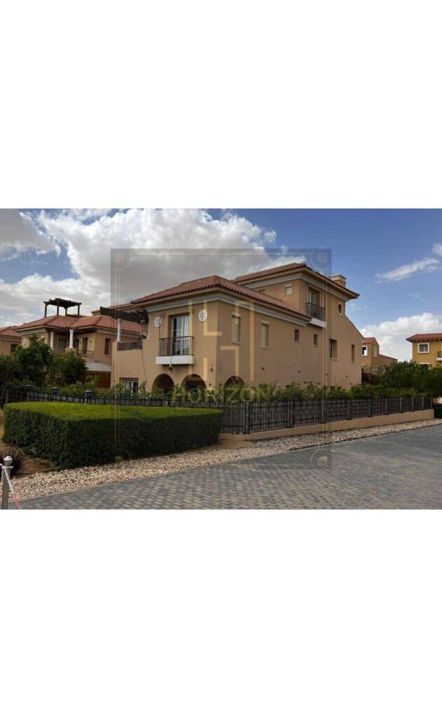 تاون هاوس كلاسيك للبيع فى كمبوند هايد بارك Classic Townhouse for Sale – Semi-Finished in Hyde Park Compound 0