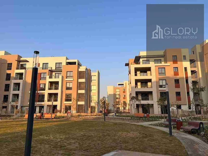 دوبلكس بحديقة خاصه للبيع في كمبوند ديستريكت 5 - مراكز التجمع الخامس وبالتقسيط حتي 2030 0