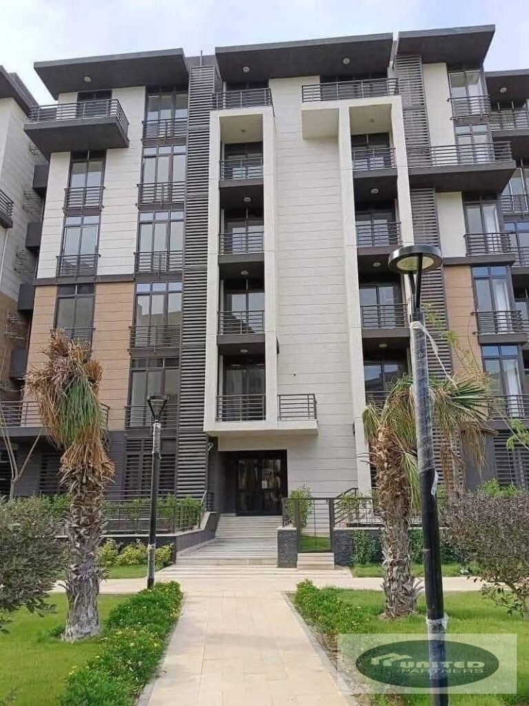 شقه للبيع في مدينتي بسعر لقطه في ارقي المراحل B8 - مجموعه 87 - اقرب استلام- فيو مفتوح - عقد قديم 0