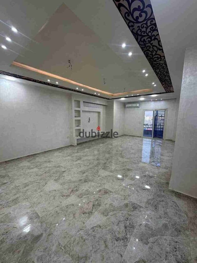 شقة للإيجار في اللوتس الجنوبية - أمام One Golden Square - بالتكييفات والمطبخ 0