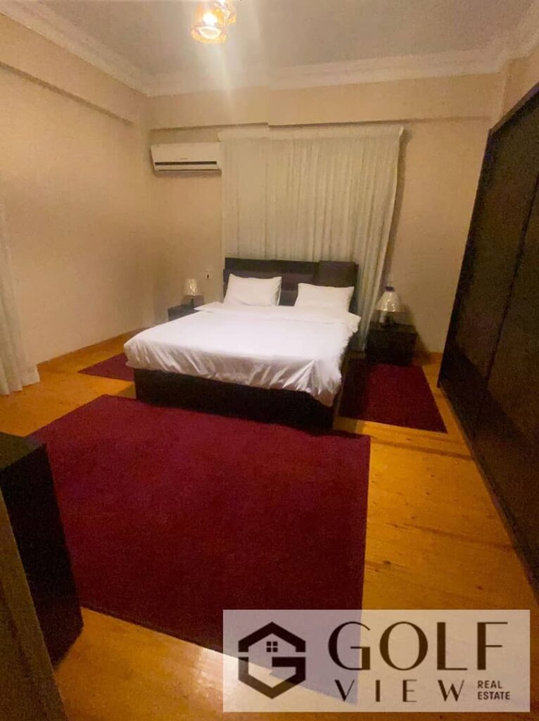 لسرعه الايحار شقه للايجار المفروش بكمبوند بيفرلي هيلز الشيخ زايد  مرحله تانيه مساحه 200متر دور اول تشطيب وفرش حديث ومكيفه بالكامل 3 غرف نوم و2 حمام 0