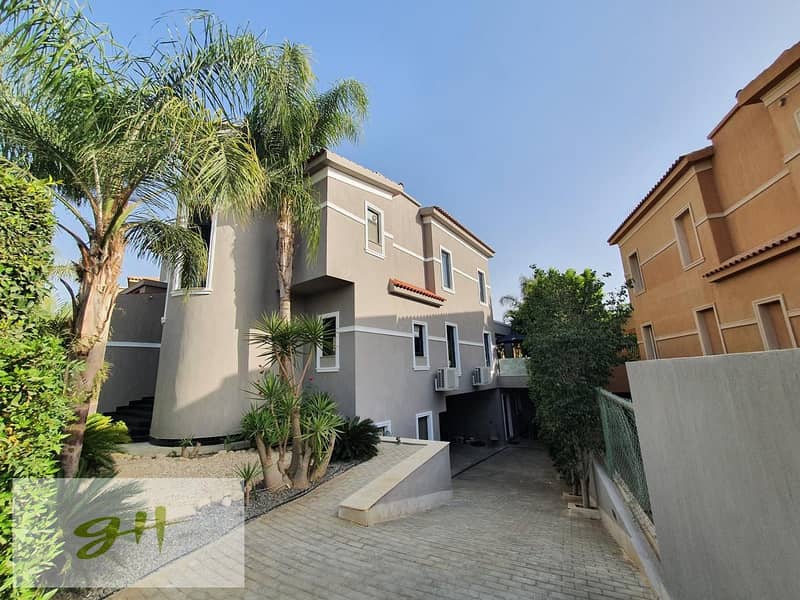 للبيع فيلا مفروشه بحمام سباحه استلام فورى - الحياه كمبوند 0