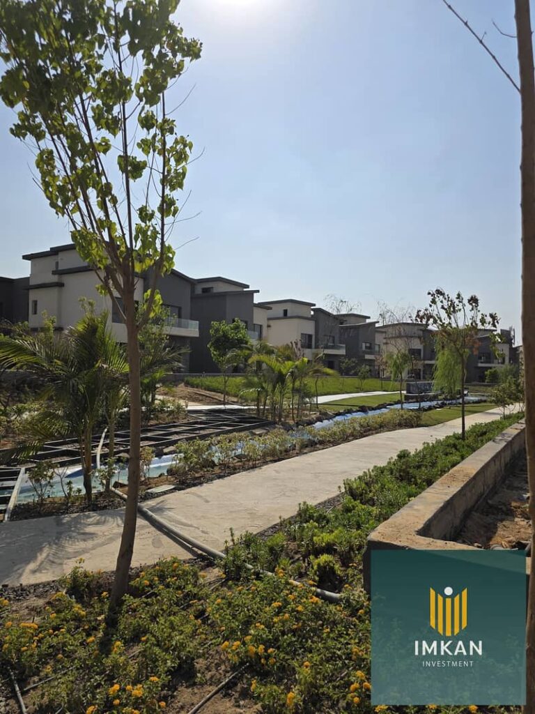 بنتهاوس للبيع 220م استلام فورى فيو على جاردن  و شارع واسع امام فاميلى بارك عالطريق السويس 0