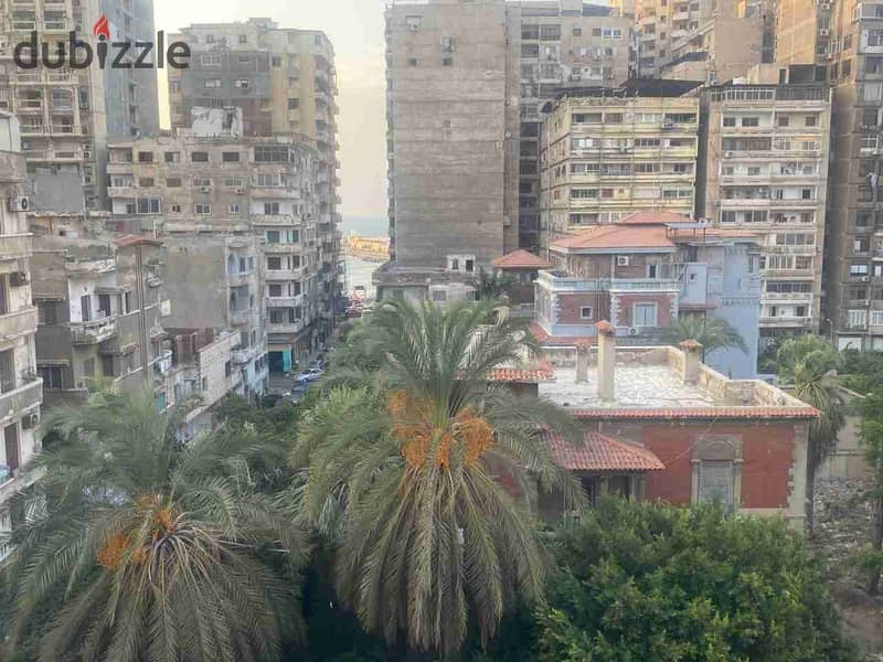 شقة للإيجار – جليم – على الترام مباشرة   الموقع: جليم – على الترام مباشرة  الدور: الخامس (بدون أسانسير – سلم مريح)  المساحة: 180 متر 0