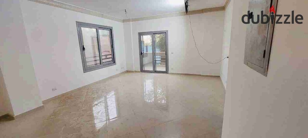 شقة للايجار في التجمع الاول البنفسج فيلات 0