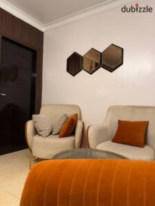 32,000 ج.م ستوديو للايجار المفروش بتشطيب خاص وموقع حيوي بجوار الخدمات مباشرة،في B7