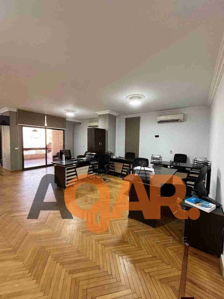 مكتب للإيجار مساحة ٣٧٥ متر خطوات من مكرم عبيد 0