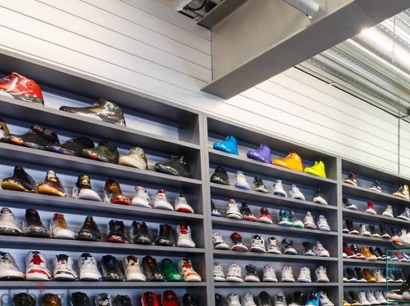 محل مؤجر بعائد ١٣٥٠٠ جنيه بسموحه بجوار المصريه للسيارات ١٦ م٢ 0