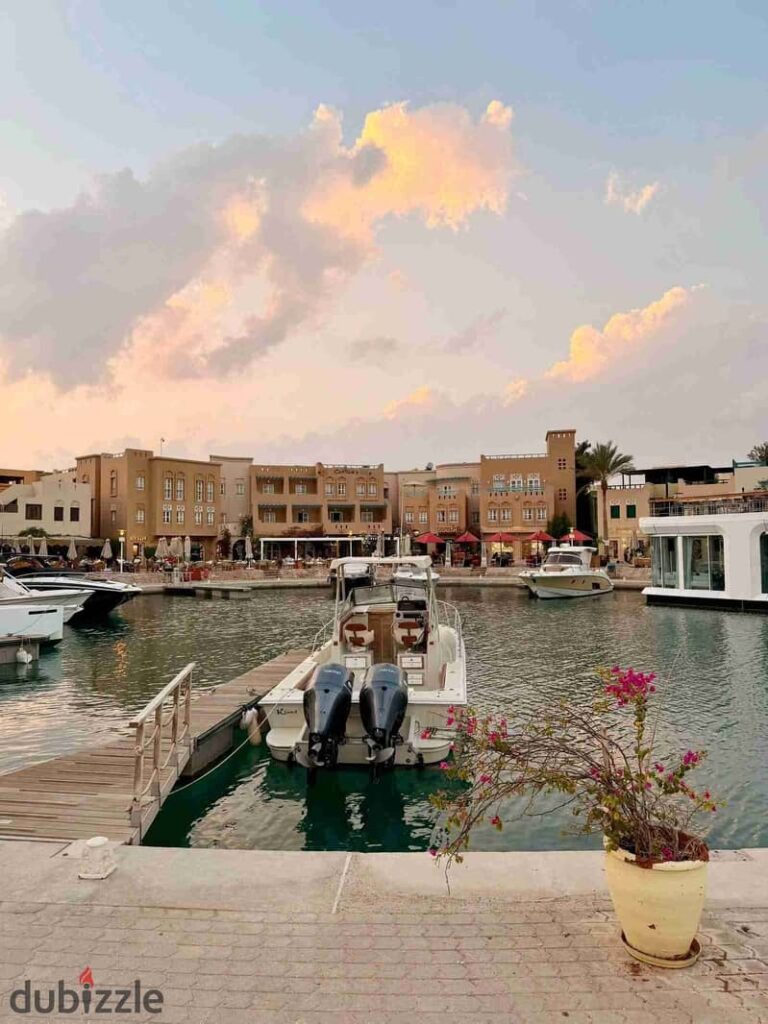 فيلا للبيع في الجونه على الفيو جاهزه للاستلام و للمعاينة بسعر قابل للتخفيض و في خصم كويس جدا  • نوع الوحدة: تاون هاوس • المساحة: 140م² • الموقع: الجونة – البحر الأحمر • الحالة: جاهزة للمعاينة  مميزات المشروع:  موقع مميز في قلب الجونة  تصميمات عصرية وتشطيب 0