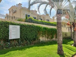 50,000,000 ج.م فاميلي هاوس للبيع سور في سور مع لافيستا سيتي كمبوند الباتيو جايد بمقدم 5% و تقسيط علي 10سنوات