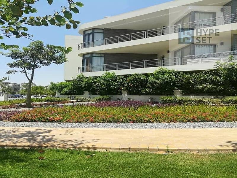 شقه للبيع بفيو مميز في كمبوند  تاج سيتي برايم لوكيشن علي طريق السويس دايركت امام فندق كمبنسكي 0