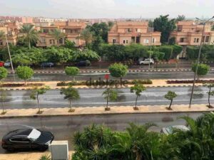 10,500,000 ج.م ١٨٠ متر للبيع بالرحاب شارع ابو بكر الصديق الشقة open view الغرف كلها بحري الشقة ٣ غرف و ٣ حمامات دور ثالث العماره ٤ ادوار وفيه اسانسير التشطيب واضح في الصور والبيع بالمطبخ و اجهزه البوتاجاز والفرن الbuilt in والشفاطات السقفية في كامل الحمامات والمطبخ