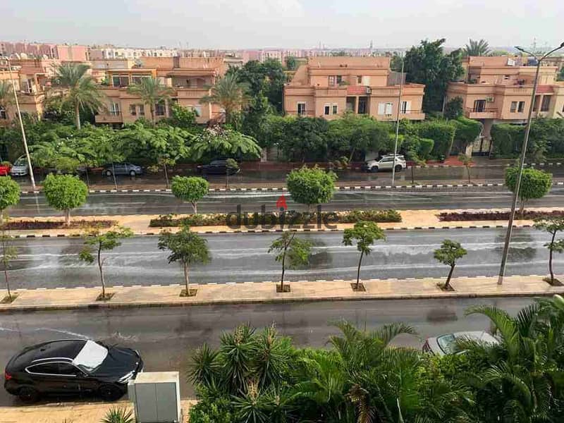 ١٨٠ متر  للبيع بالرحاب شارع ابو بكر الصديق الشقة open view الغرف كلها بحري   الشقة ٣ غرف و ٣ حمامات دور ثالث  العماره ٤ ادوار وفيه اسانسير التشطيب واضح في الصور  والبيع بالمطبخ و اجهزه البوتاجاز والفرن الbuilt in والشفاطات السقفية في كامل الحمامات والمطبخ 0