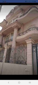 50,000 ج.م دور كامل ارضى للايجار بالمطبخ والسخانات والتكيفات يصلح ادارى او سكنى ب جنوب الاكاديميه بالتجمع الاول