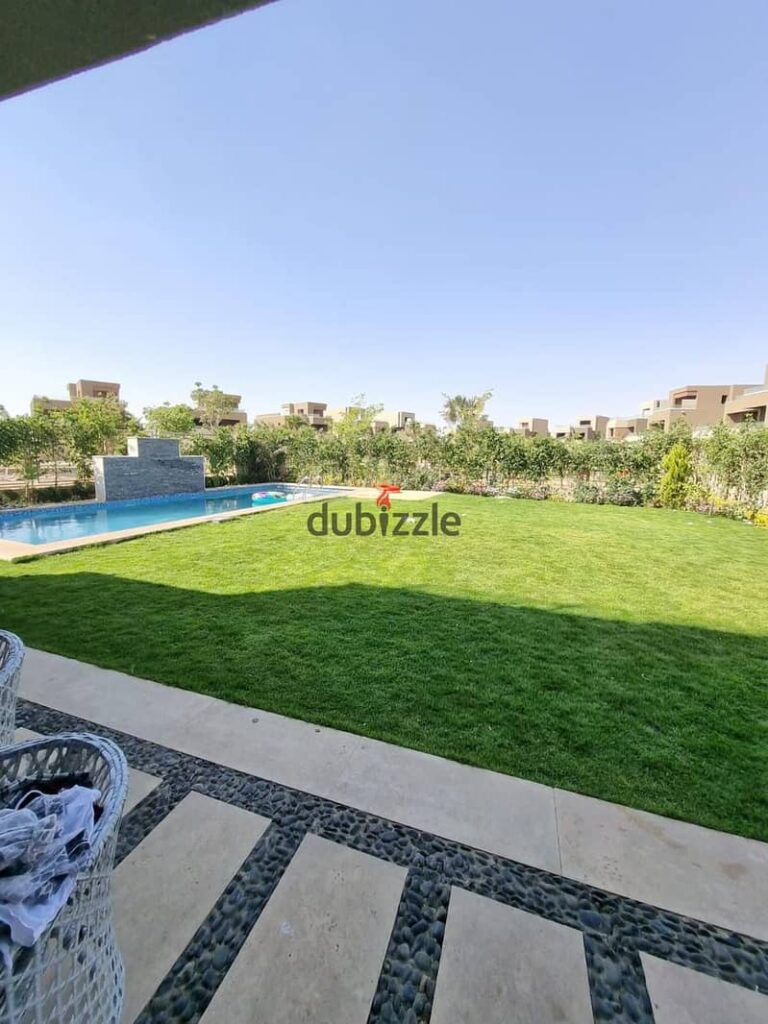 فيلا فخمه متشطبه ومفروشه بالكامل جاهزة للسكن فورا في ارقي كمبوند في التجمع الخامس 0