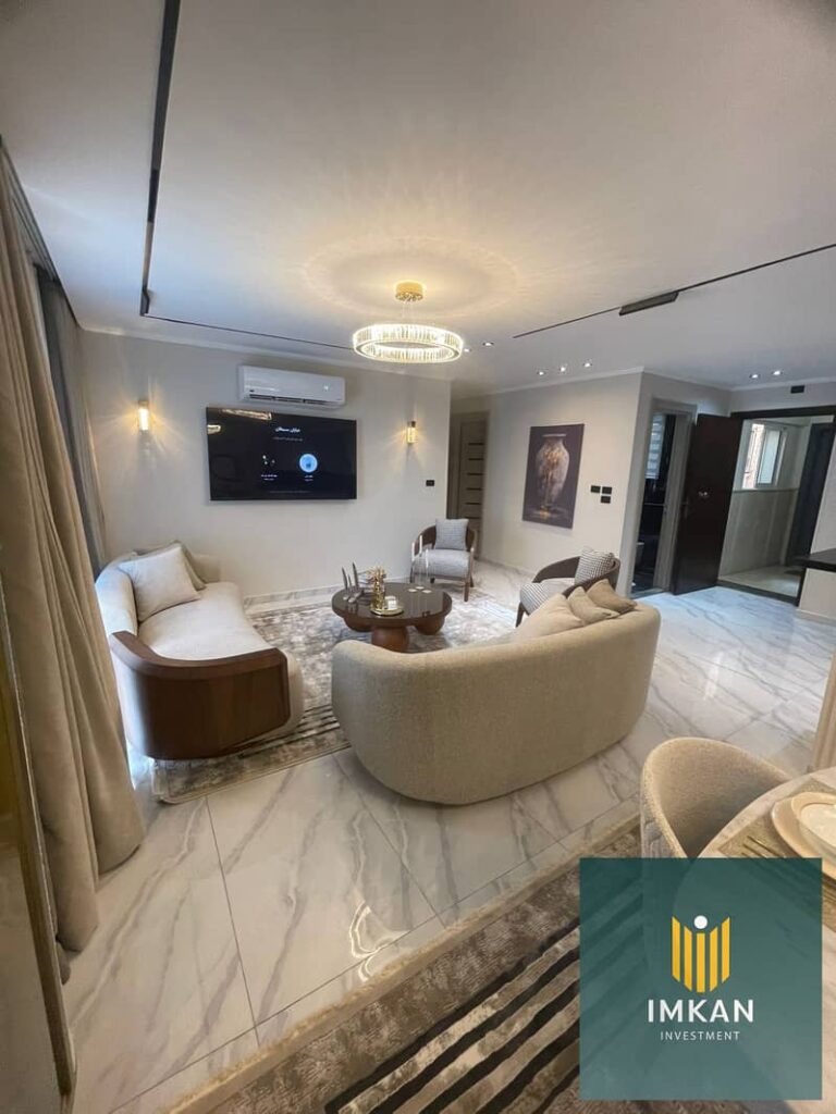 شقه للبيع استلام فورى بالفرش والاجهزة فى التجمع بالتقسيط بكمبوند Amorada القاهرة الجديدة 0