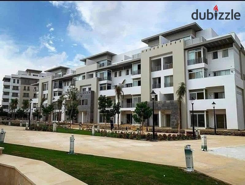 فيلا  توين هاوس للبيع  في  هايد  بارك  بأقل  سعر في الماركت  بمقدم  5%  فقطط  و هتقسط  علي  10  سنين من غير اي زياده  في  السعر 0