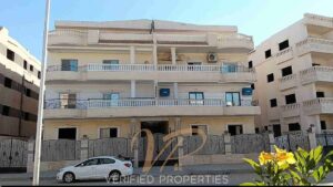 3,800,000 ج.م شقه لقطه للبيع في مدينه الشروق ارضي بحديقه