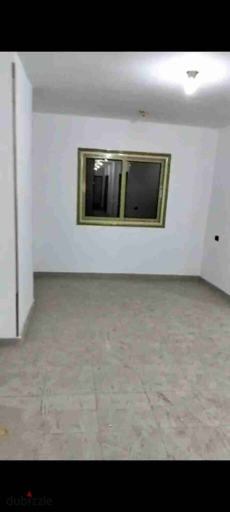 شقه للايجار الفاضي اول سكن لن تستخدم من قبل للسكن الراقي بموقع متميز جدا بزهراء المعادي مدينة المعراج السفلي مجاورة سابعه خلف كارفور الدائري بالقرب من مول الخمسين وجميع الخدمات 0
