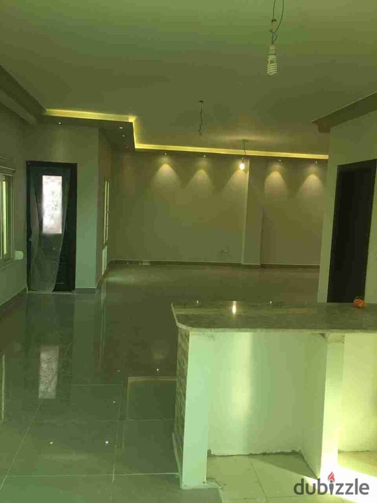 شقة 200 متر بعائلى التجمع الأول قريبة من المواصلات والخدمات 0