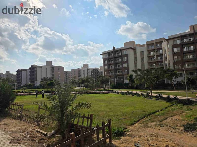 للبيع شقه ارضي ١٧٠م في كمبوند وصال وايد جاردن 0