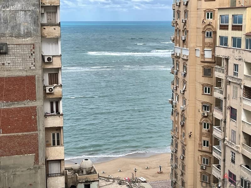 شقة مفروشة للايجار الشهري بالمندرة  ترى البحر من المالك ولا للوسيط 0