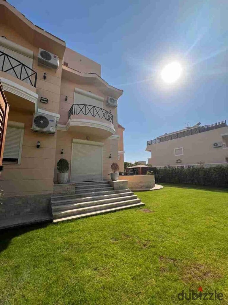 للبيع فيلا مستقله فى الشروق جاردينز موقع مميز امام مدينتى 0