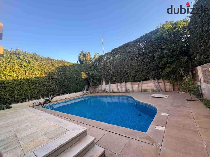 فيلا للبيع في كمبوند الشروق ٢٠٠٠ بحمام سباحة واسانسير 0