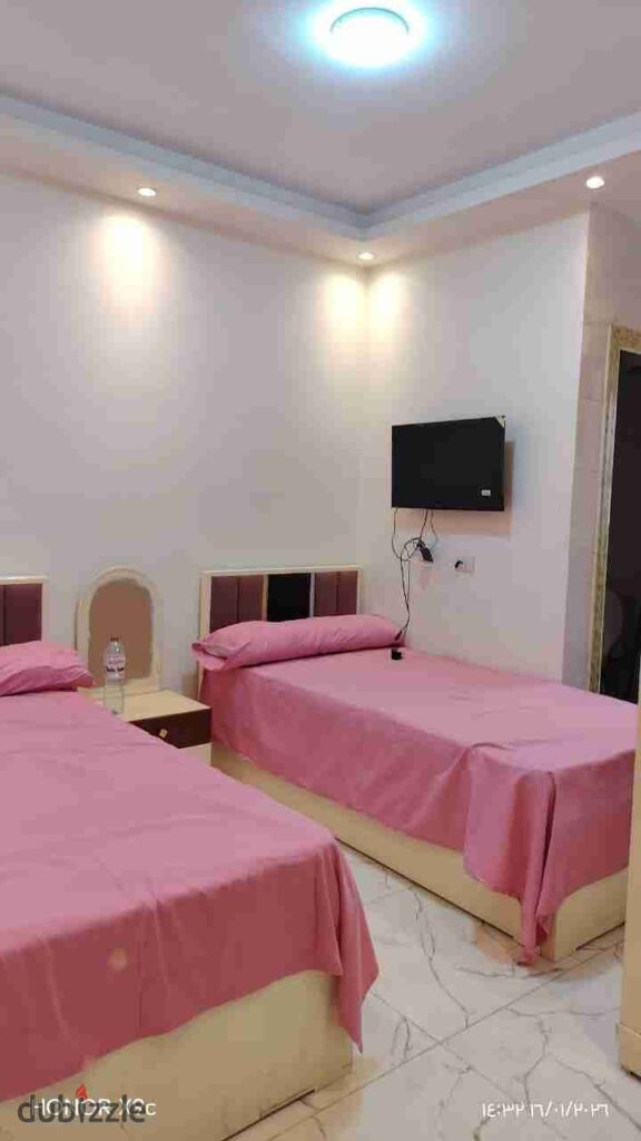 استديو للايجار بسعر لقطة في الحي الأول مجاورة الرابعة دور ثالث ب اسناسير بجوار جميع الخدمات استديو دبل 0