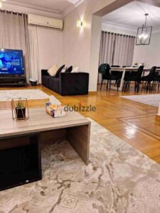 40,000 ج.م شقة مفروشة فرش هاي لوكس للايجار الشهري للعالات والطلبه يوجد جميع المرافق مياه وكهرباء وغاز طبيعى وخط ارضي ونت 2 اسانسير 3 غرف نوم ريسبشن قطعتين مطبخ 2 حمام الدور الثاني علوي بالجيزه الدقي شارع مصدق الرئيسي بموقع متميز جدا