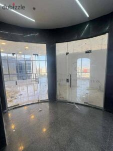 35,000 ج.م مكتب للإيجار بمول ادارى وتجاري بالكامل بالتجمع الخامس موقع مميز جدا تشطيب سوبر لوكس