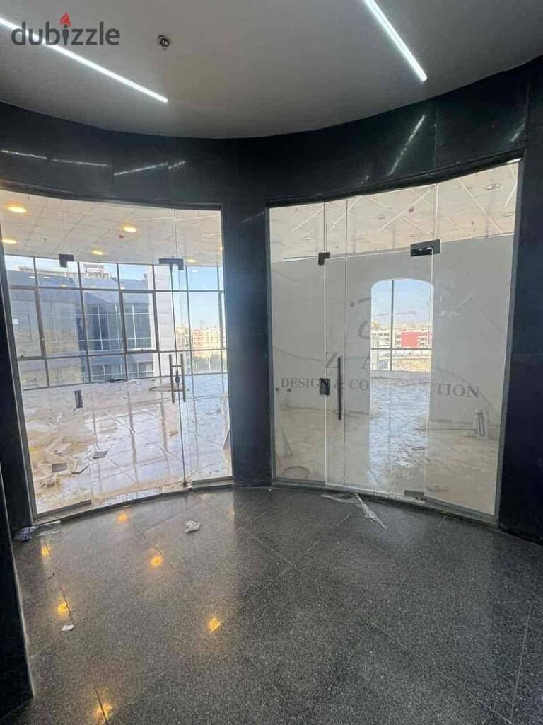 مكتب للإيجار بمول ادارى وتجاري بالكامل  بالتجمع الخامس موقع مميز جدا تشطيب سوبر لوكس 0
